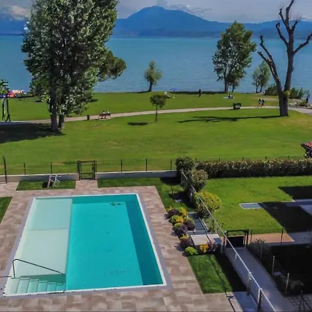 Luci Sul Apartamento Sirmione